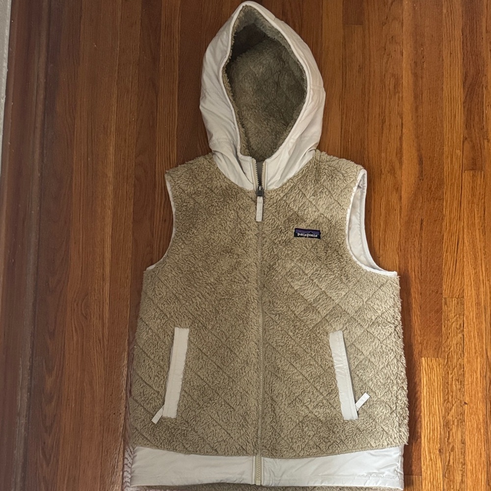 Patagonia Reversible Cream and Tan Quilted Vest